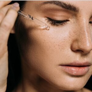 minimalist serum, minimalist skincare, minimalist products, serum for glowing skin, serum for face glow, natural serum for face, serum